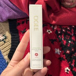 Tinted Sculpted Lip Oil
CONDITIONING LIP COLOR TREATMENT - Rosalia / Dusty Rose